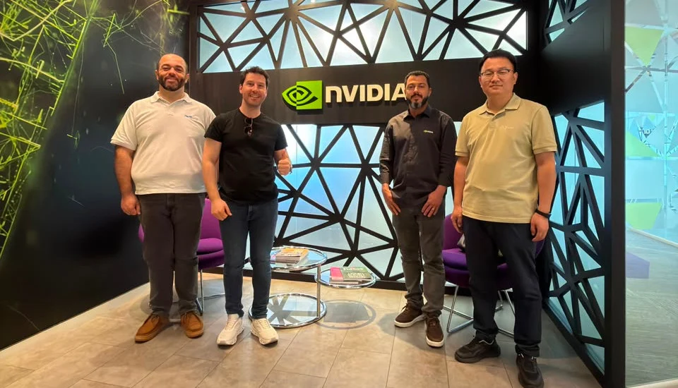 Equipe da PerfilGlobal e AIVRES em visita à sede da NVIDIA, fortalecendo conexões e parcerias em infraestrutura de IA e HPC.