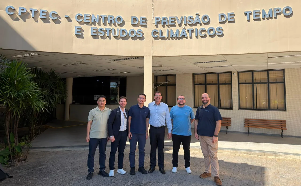 Equipe da PerfilGlobal e AIVRES em visita ao CPTEC, fortalecendo o relacionamento com instituições de pesquisa brasileiras.